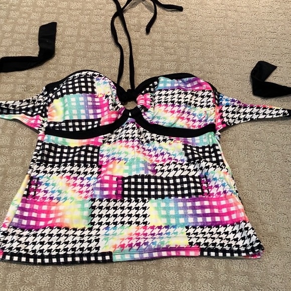Ocean Pacific size M patterned tankini with boy short bottoms. - Picture 2 of 14